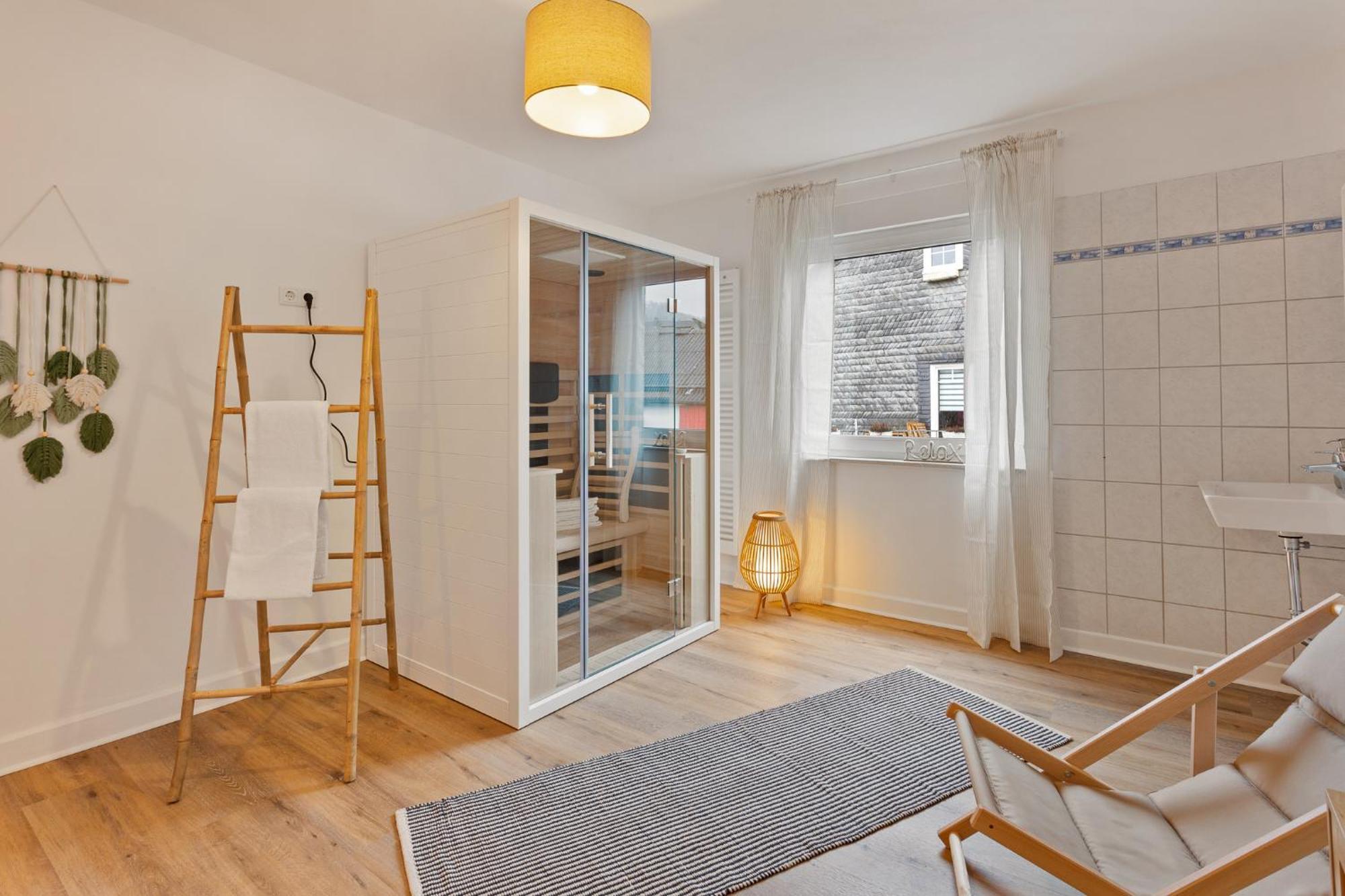 Gipfelstuermer Winterberg-Niedersfeld Mit Infrarotsauna, Yoga, Netflix, Wlan Luaran gambar